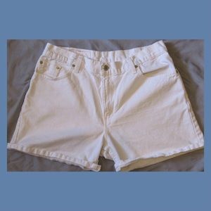White Levi’s Mom Jean Shorts